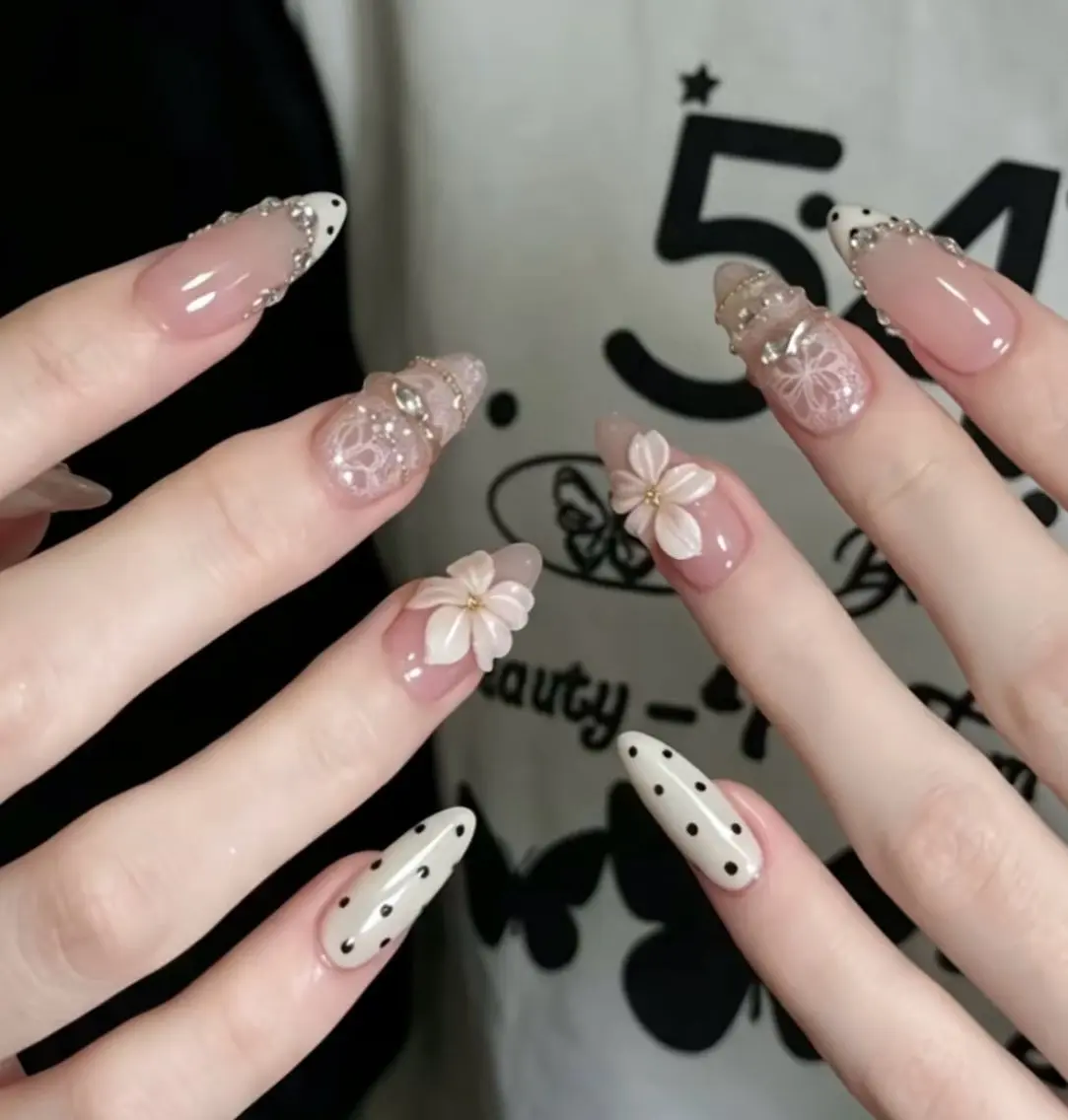 ネイル アートネイル ジェルネイル 韓国ネイル ニュアンスネイル シンプルネイル ハンドネイル ハンドケア Anna Melia Nailのネイルデザイン