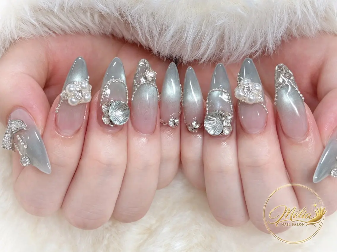 ネイル ロングネイル マグネットネイル シルバー ハンドネイル ハンドケア Melia Nailsのネイルデザイン