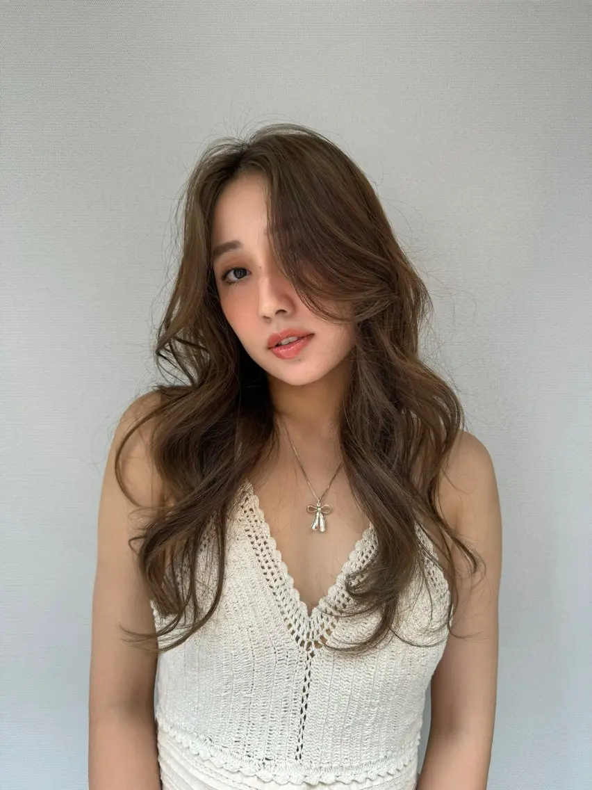 ロング カラー ベージュカラー オリーブベージュ レイヤーカット ARISA 学芸大学/海外ヘアのヘアスタイル