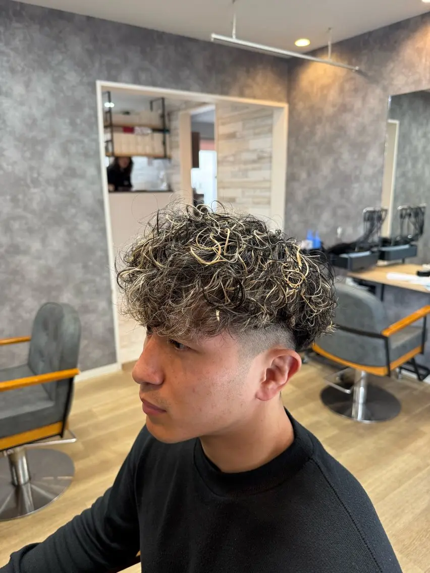 ショート カラー パーマ 🌈ᵕ̈*阿部 光✨✨✨のヘアスタイル