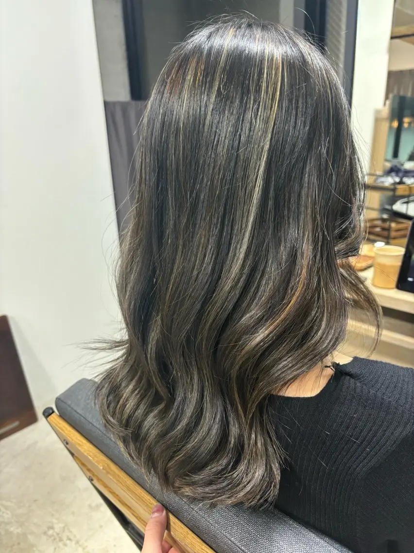 ロング カラー ハイライトカラー ハイライト 🎀川越🤍透明感 カラー uRaraのヘアスタイル