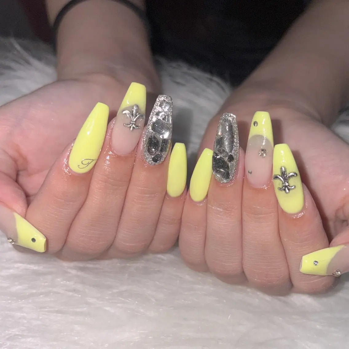ネイル ハンドネイル LAVISH manaのネイルデザイン