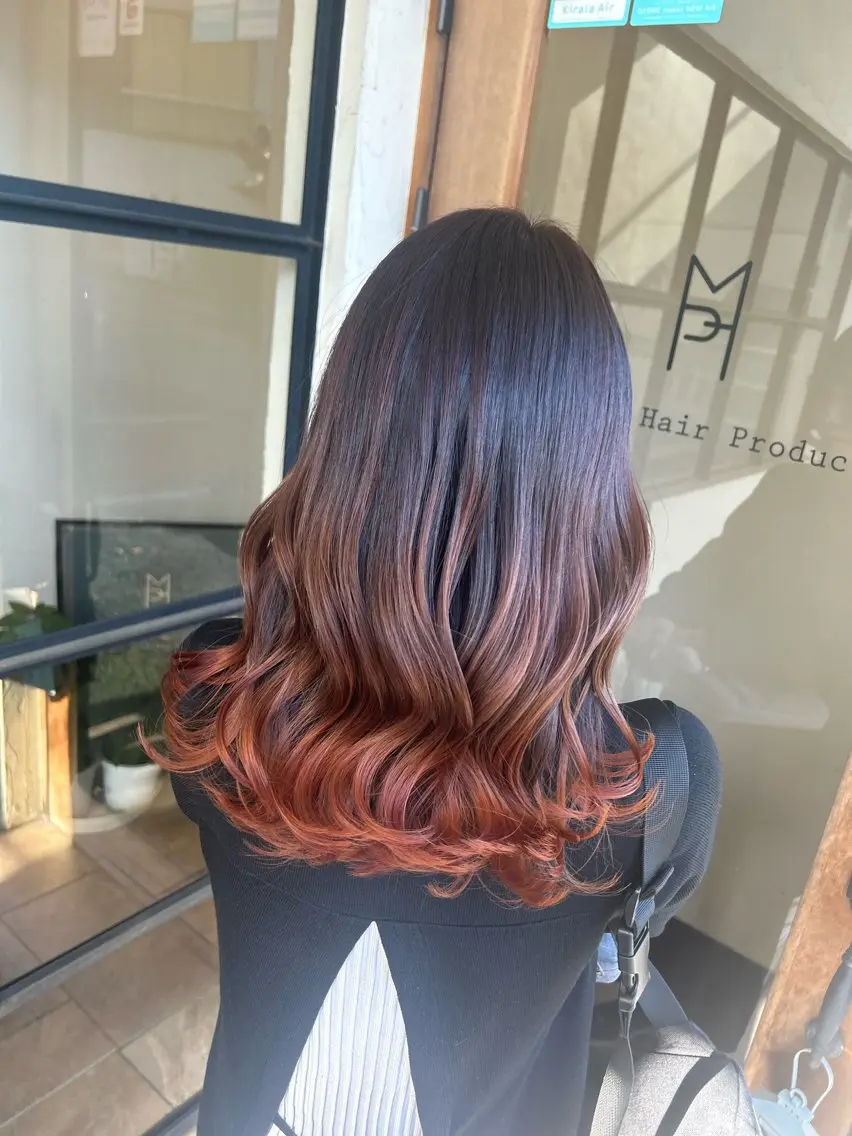 ロング カラー ブリーチ グラデーションカラー オレンジ カット ヘアカラー トリートメント 井上 花音のヘアスタイル
