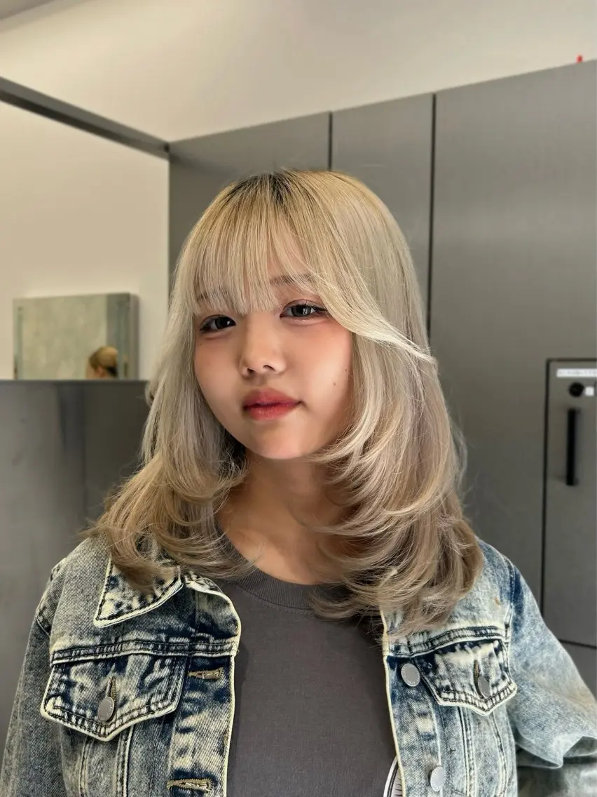 セミロング 顔まわりレイヤー 顔周りカット ハイライト レイヤーカット 大人レイヤー/艶美髪 🇺🇸TOMONAのヘアスタイル