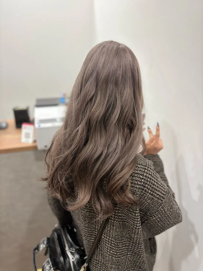 ロング カラー ヘアアレンジ ブリーチ 透明感カラー グレージュ ラベンダーカラー ラベンダーグレージュ little syotaroのヘアスタイル