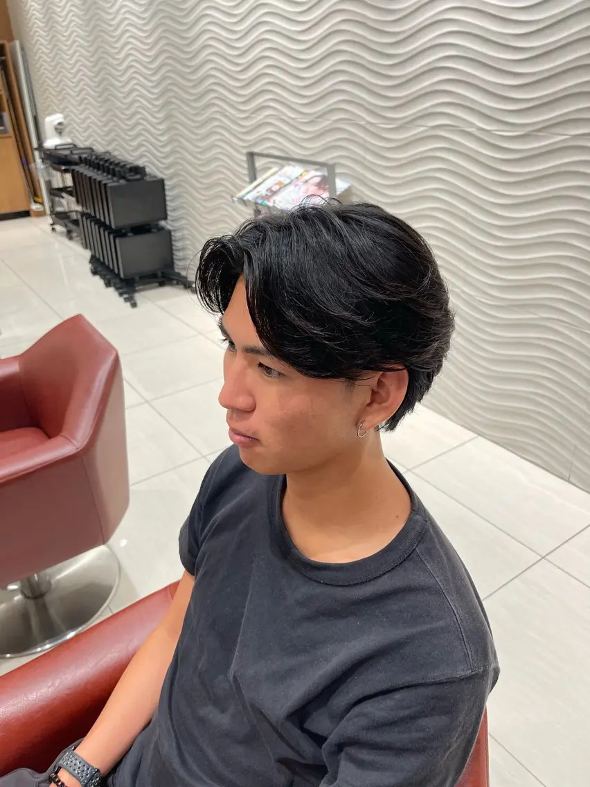 メンズ センターパート 刈り上げ 影山 輝心のヘアスタイル