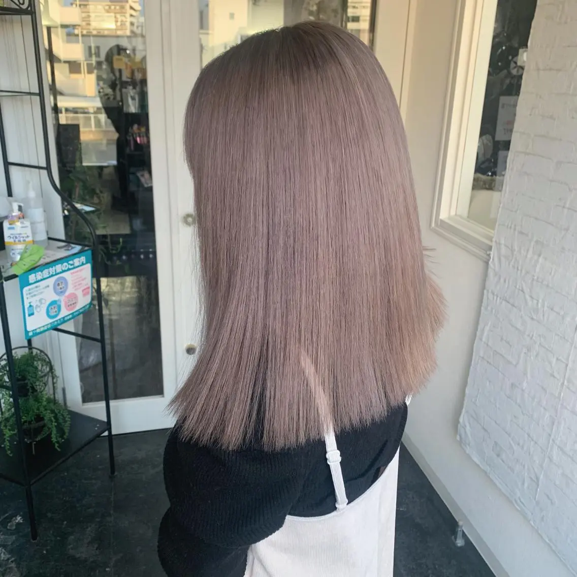セミロング カラー グレージュ ヘアカラー 袴田 伊代のヘアスタイル