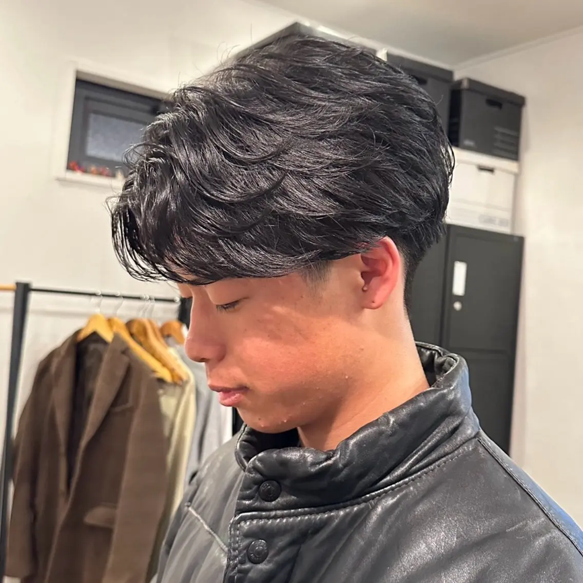 ショート パーマ メンズ ビジネス センターパート フェザーパーマ メンズ就活ヘア メンズパーマ カット パーマ トリートメント 【メンズヘア】 原宿/Kasumiのヘアスタイル
