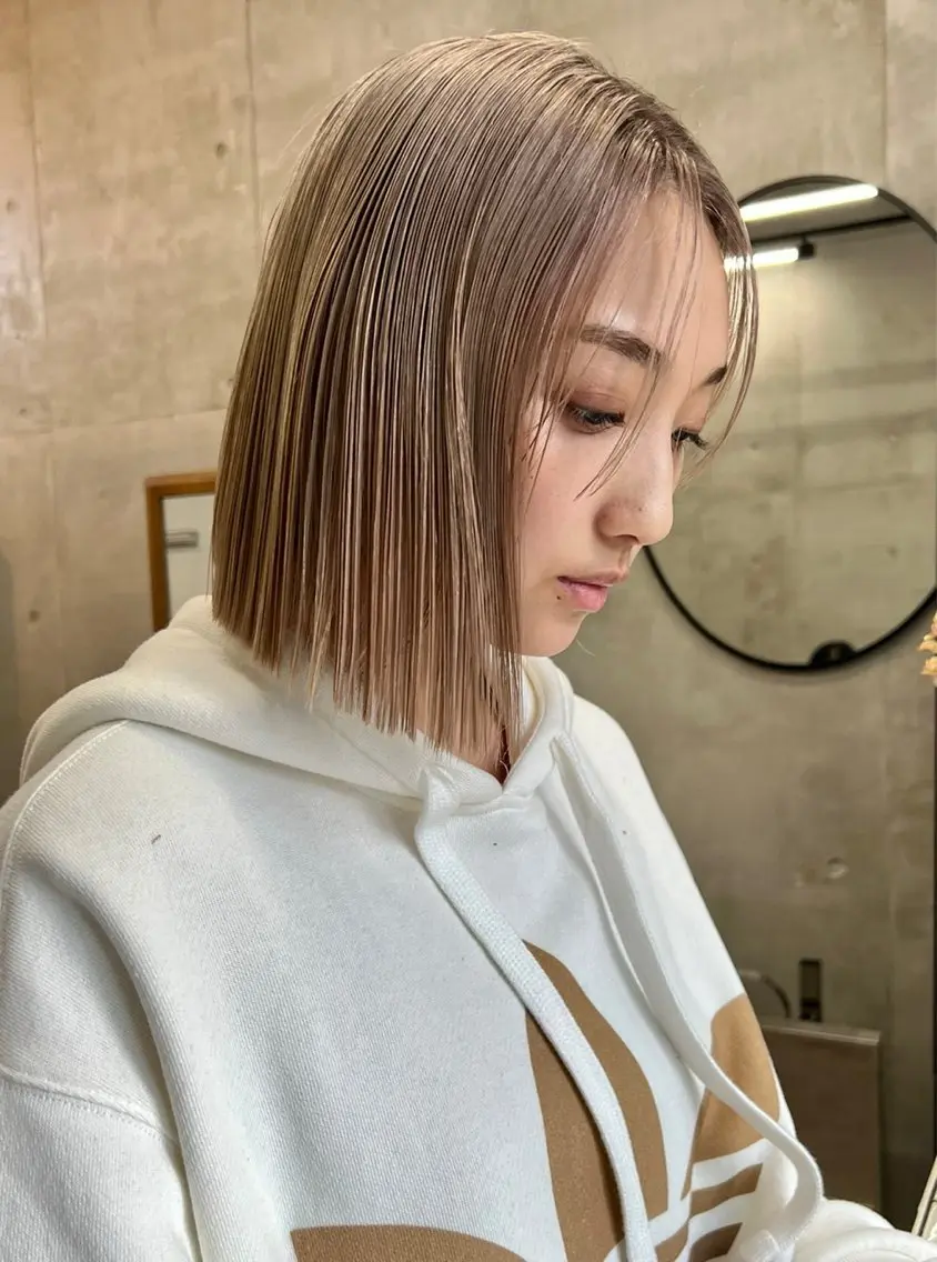 ショート カラー ベージュカラー ブリーチ ケアブリーチ 透明感カラー ダブルカラー カット 🤎𝐌𝐚𝐨⌇ お悩み解決美容師🤎のヘアスタイル