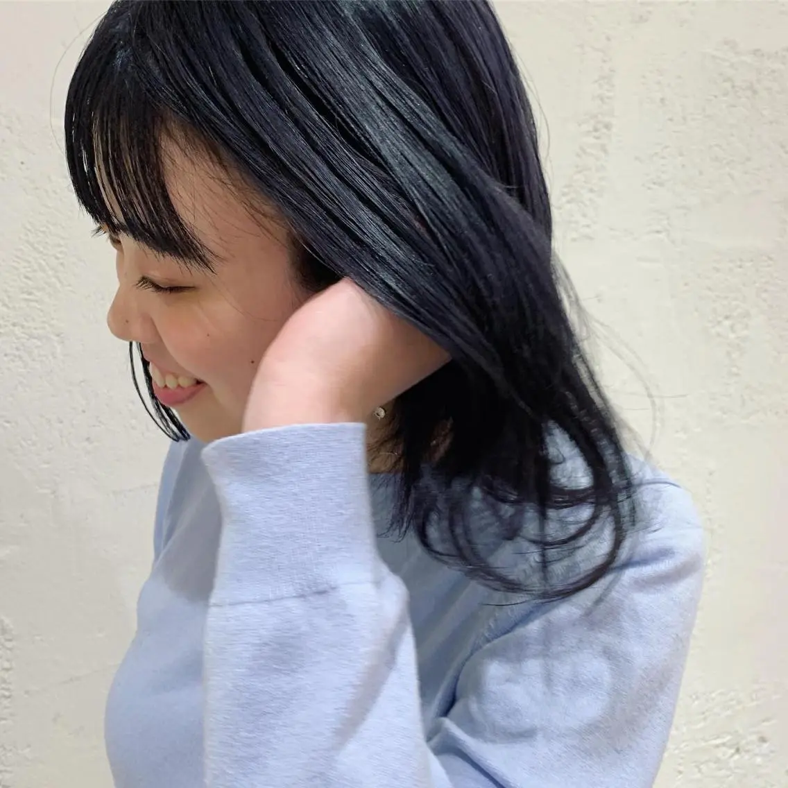 ミディアム カラー ヘアアレンジ ハイトーンカラー ネイビーカラー 🫧透明感カラー/ ボブ/小笠原汐海🪽のヘアスタイル