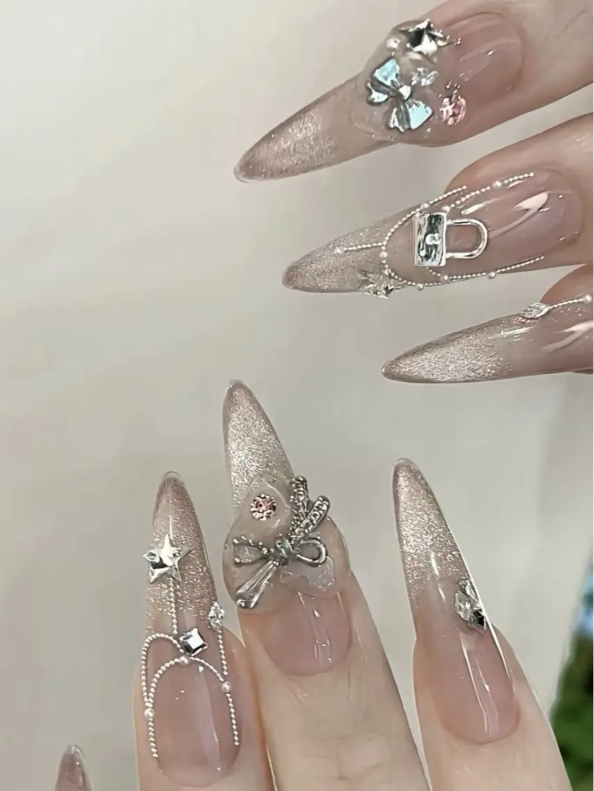 ネイル ジェルネイル グラデーション キラキラネイル 韓国ネイル ラメ(グリッター) ハンドネイル kana nailのネイルデザイン