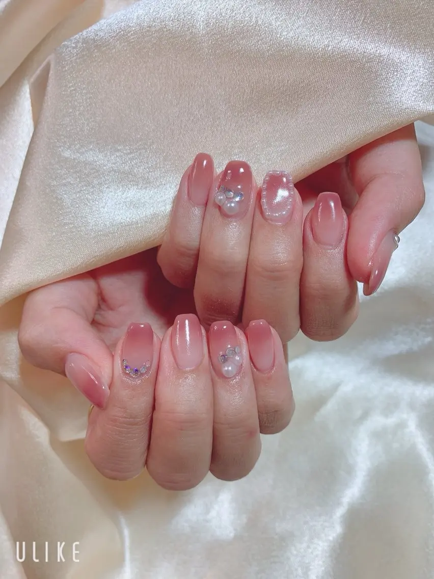 ネイル 桜ネイル フットネイル ジェルネイル ラメ(グリッター) ラメグラデーション ハンドネイル ネイルサロンAiri 長さ出し·シンプルのネイルデザイン