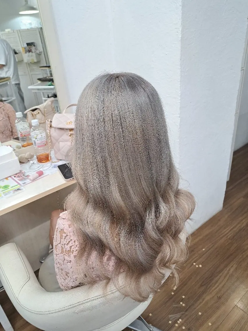 ロング カラー ハイトーンカラー ヘアカラー トリートメント エクステ GLOSS心斎橋🌹 はるなのヘアスタイル