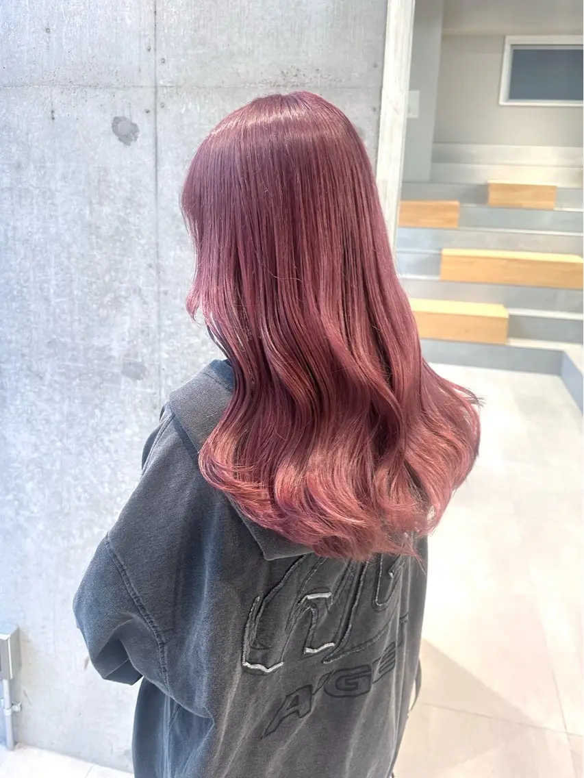 ロング カラー ピンクカラー 染谷 遥花のヘアスタイル