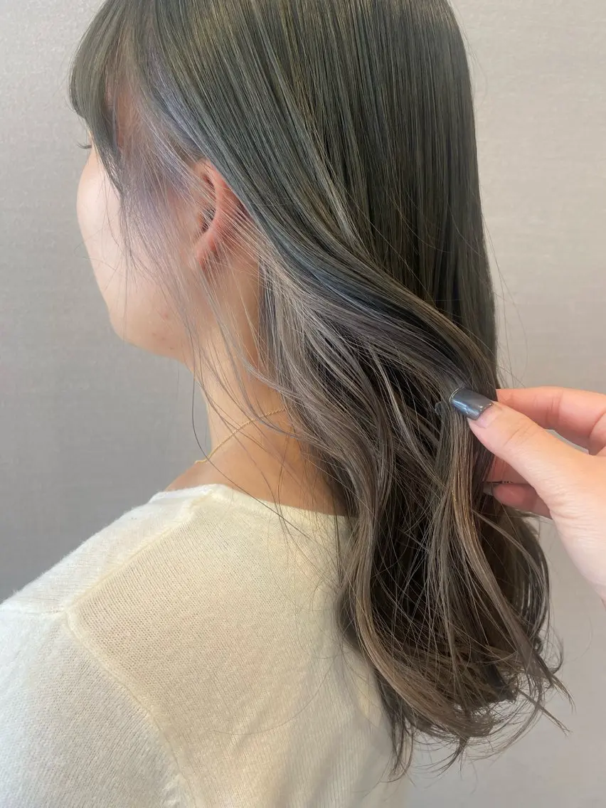 ロング カラー 透明感カラー グレージュ 都甲 純花のヘアスタイル