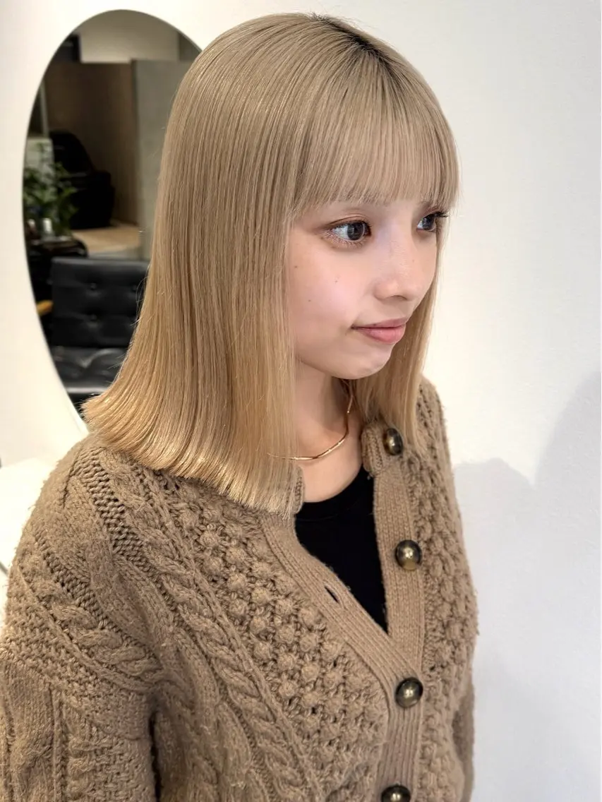 ミディアム カラー 切りっぱなしボブ ベージュカラー ブリーチ ブロンド ダブルカラー ヘアカラー トリートメント saki🌼ボブ× 透明感カラー🌼のヘアスタイル