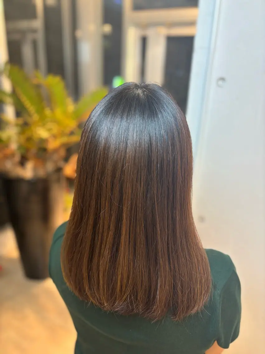 セミロング ヘアカラー きむ りせのヘアスタイル