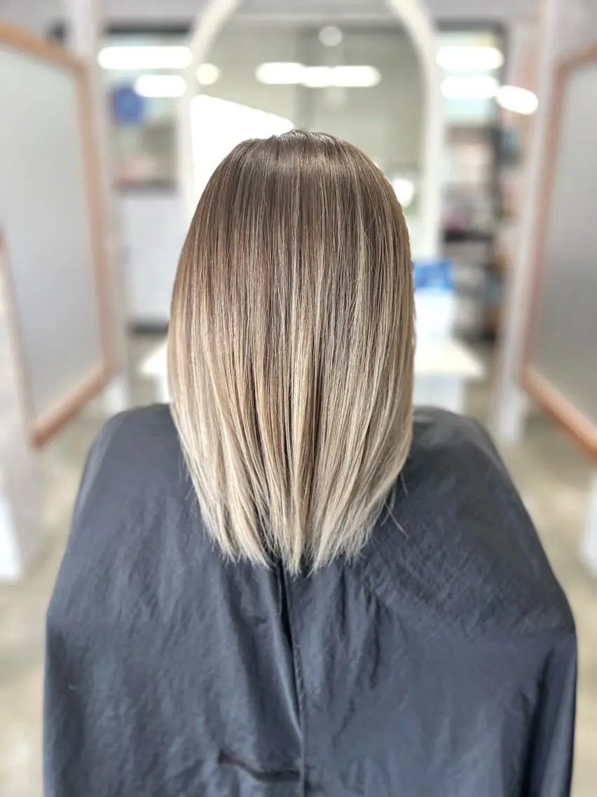 ミディアム カラー ベージュカラー ブリーチ ケアブリーチ グラデーションカラー グレージュ ヘアカラー Style Tのヘアスタイル