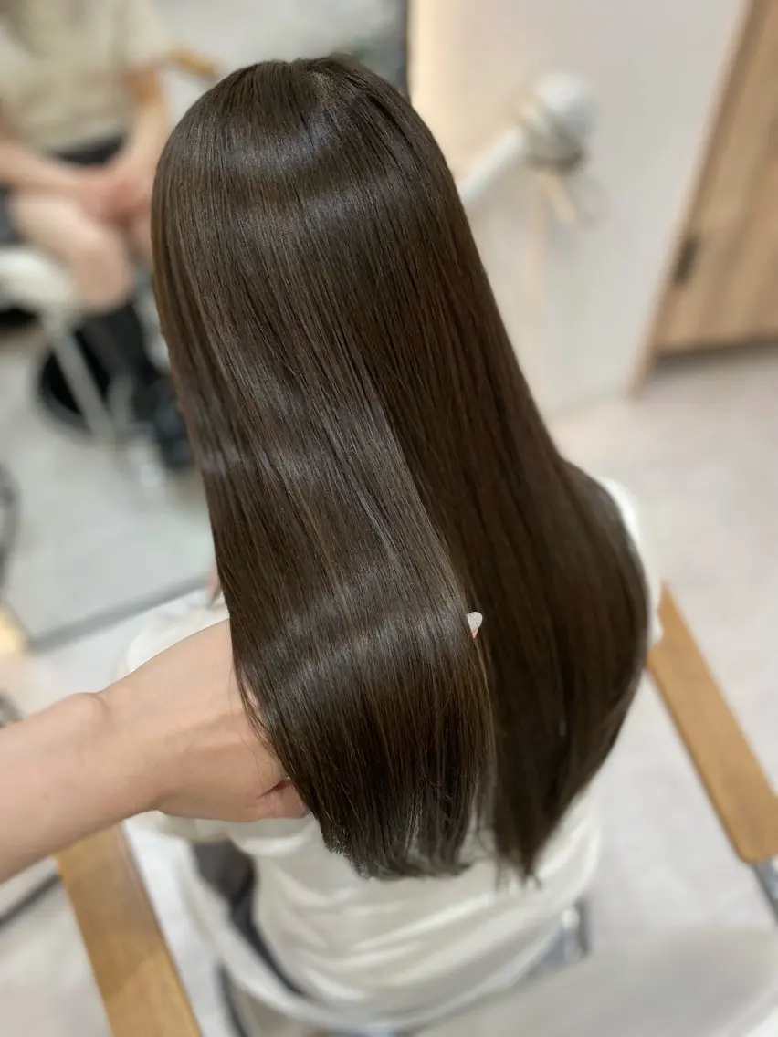 ロング カラー グレージュ オリーブグレージュ オリーブグレー カット ヘアカラー トリートメント 艶髪・透明感カラー・ 韓国ヘア・Yuriのヘアスタイル