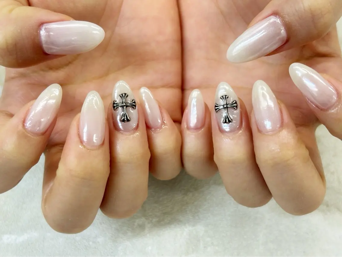 ネイル オーロラネイル ホワイト ハンドネイル nail salon monailのネイルデザイン