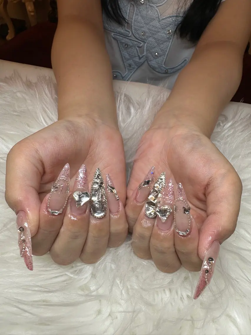 ネイル PEEKABOOミキ ネイル1級保持💅のネイルデザイン