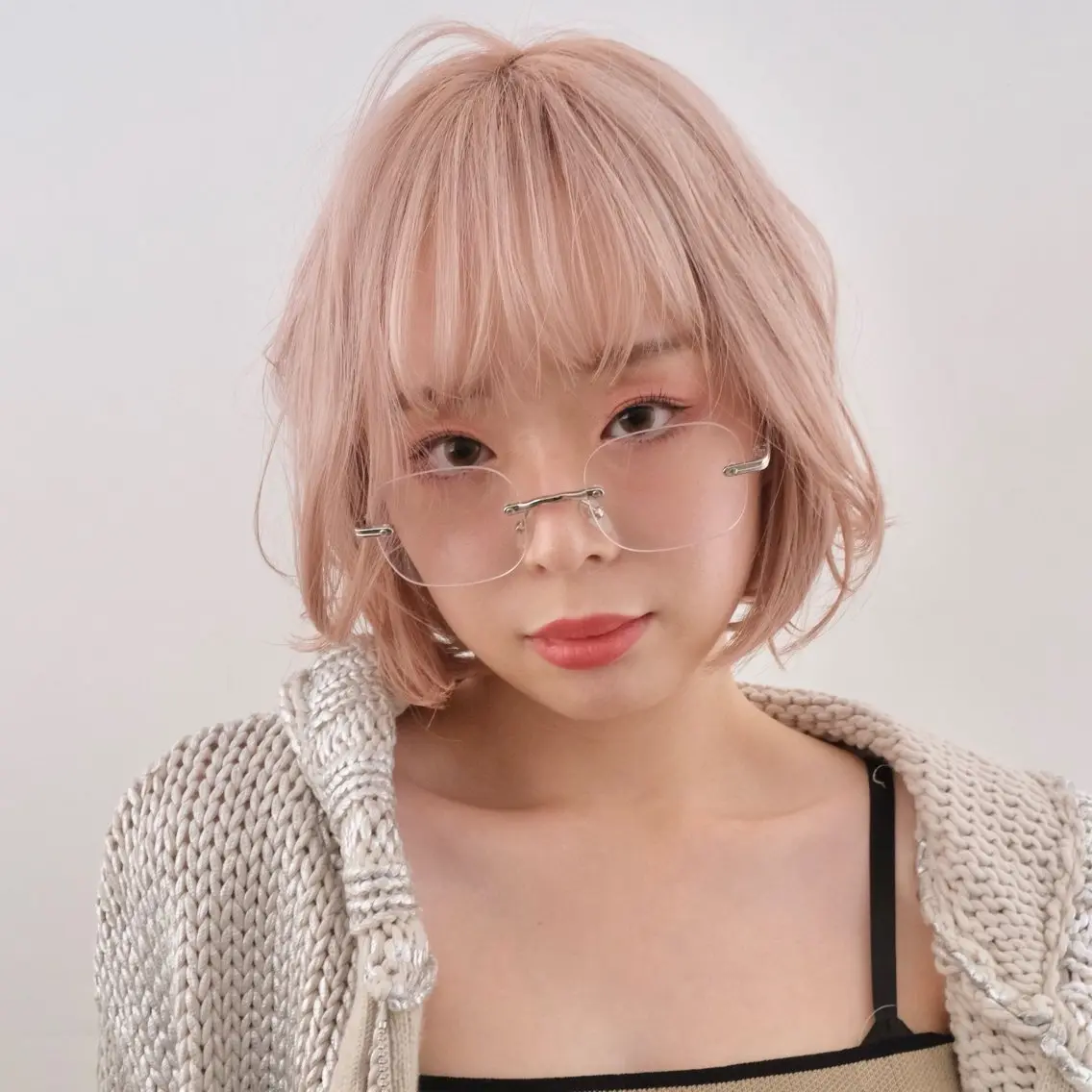 ショート カラー ボブレイヤー ベージュカラー ホワイトベージュ ボブ レイヤーカット カット ヘアカラー YUNA /レイヤーカットのヘアスタイル