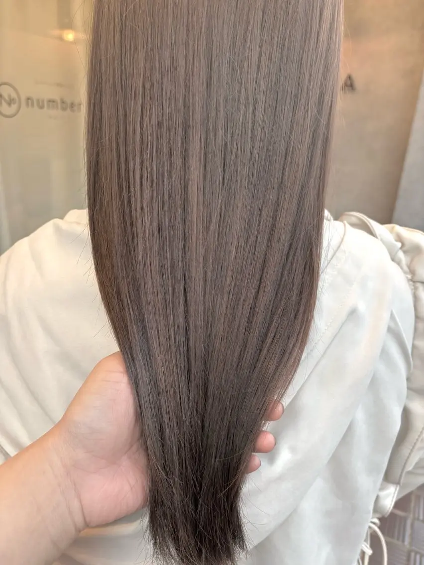 セミロング カラー N°　jillva 腰山 菜々美のヘアスタイル