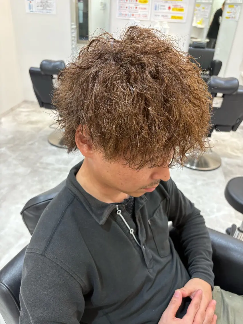 ミディアム パーマ メンズ ミディアムパーマ メンズパーマ ツイストスパイラルパーマ スパイラルパーマ メンズ美容師/ フェザー/池戸晴也のヘアスタイル