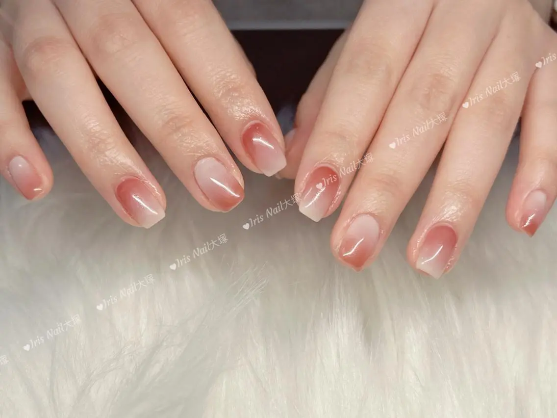 ネイル グラデーション ハンドネイル ハンドケア 🍒IRIS Nail🌸のネイルデザイン