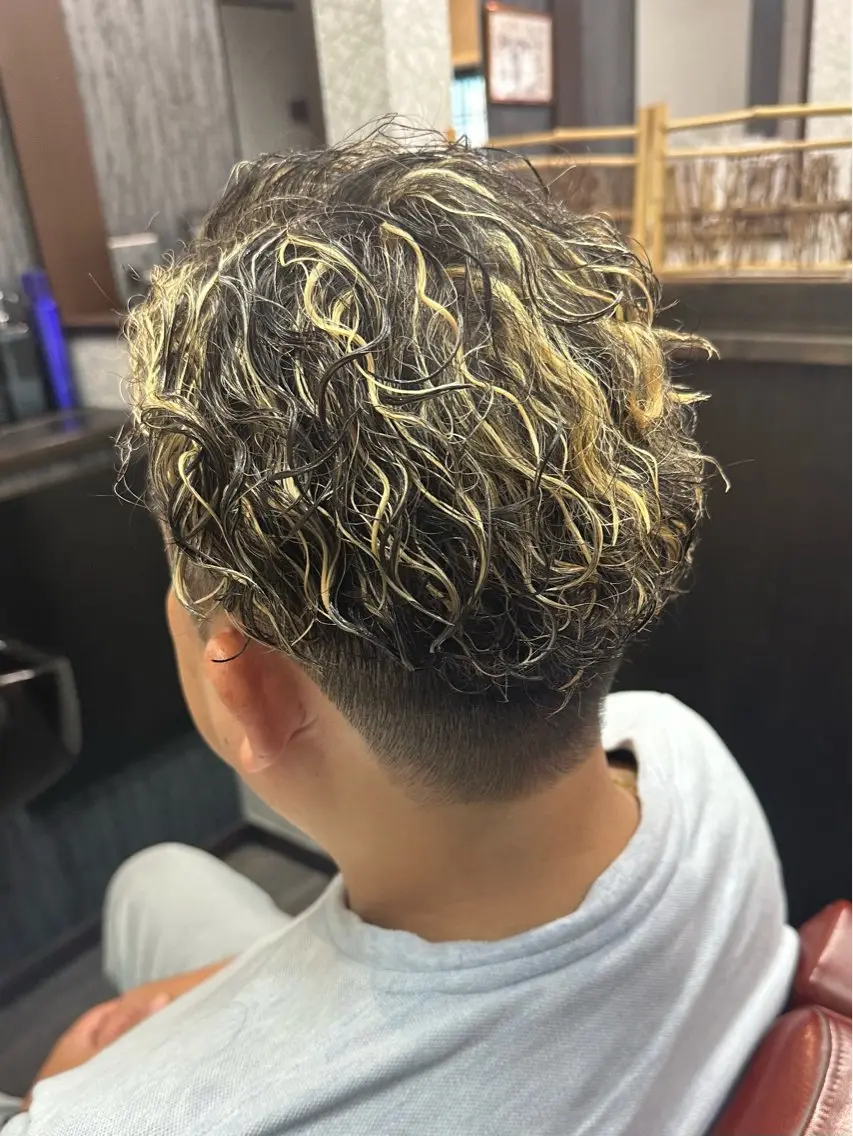 ショート カラー パーマ 田島 颯人のヘアスタイル