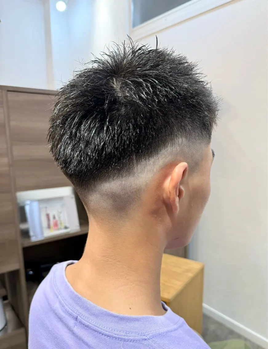 ショート メンズ フェードカット スキンフェード カット ハイトーン/外国人風 カラー/メンズパーマのヘアスタイル