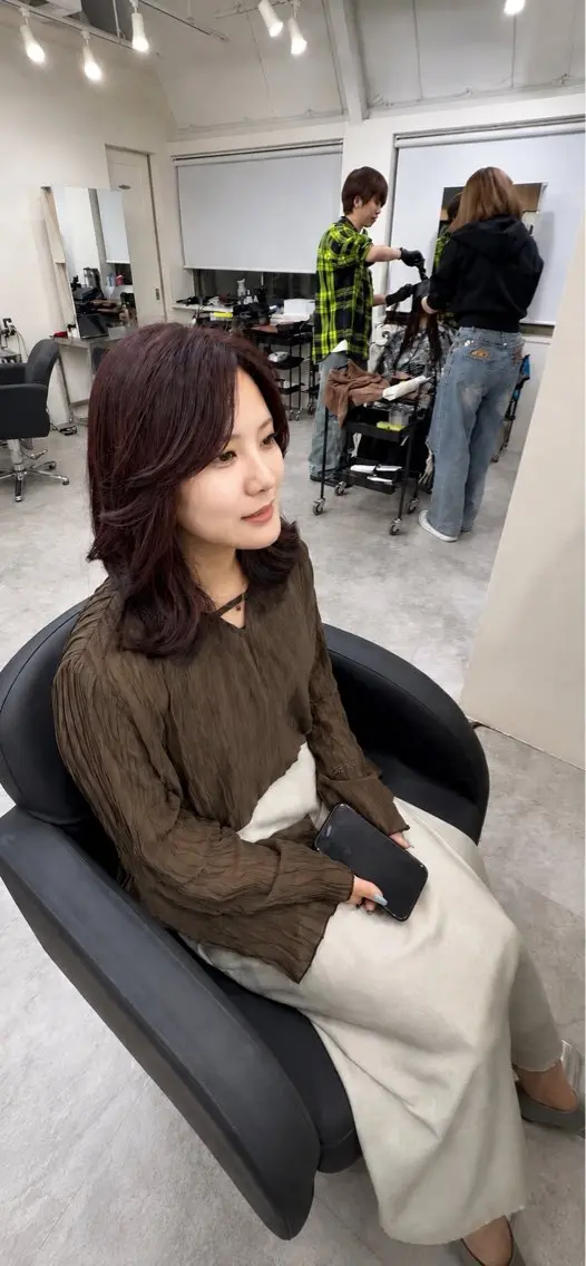 ミディアム カット ヘアカラー トリートメント 🫧とぅるん艶髪🫧 透明感カラー×猿渡のヘアスタイル