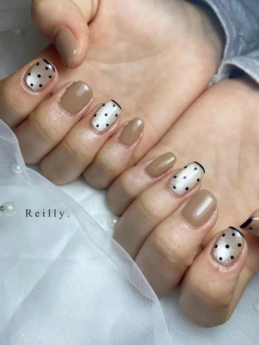 ネイル ドット フラッシュネイル フレンチネイル ジェルネイル グラデーション ハンドネイル ハンドケア Marina 《REILLY.》のネイルデザイン