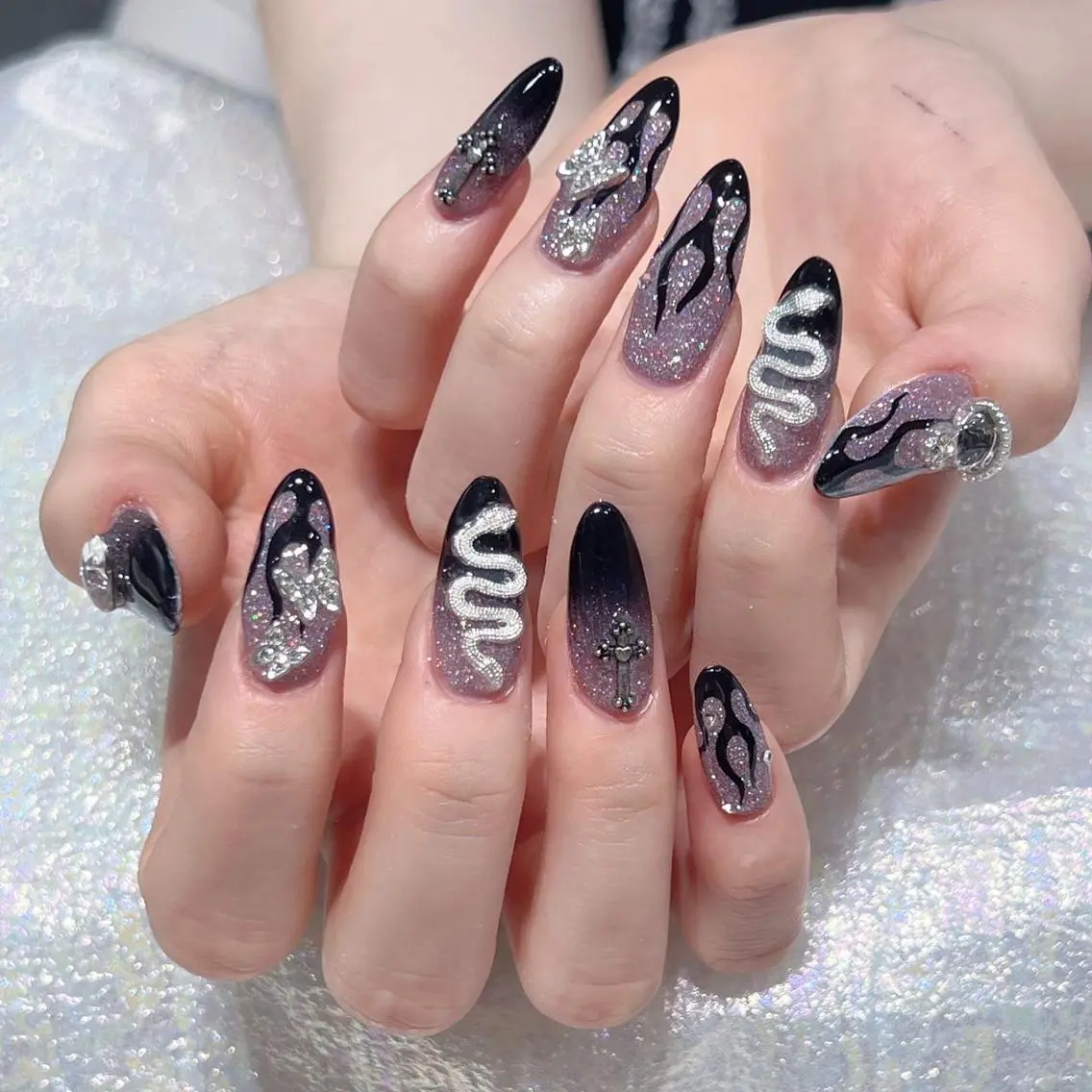 ネイル アートネイル 長さ出し ネイルチップ Queen‘s なんのネイルデザイン