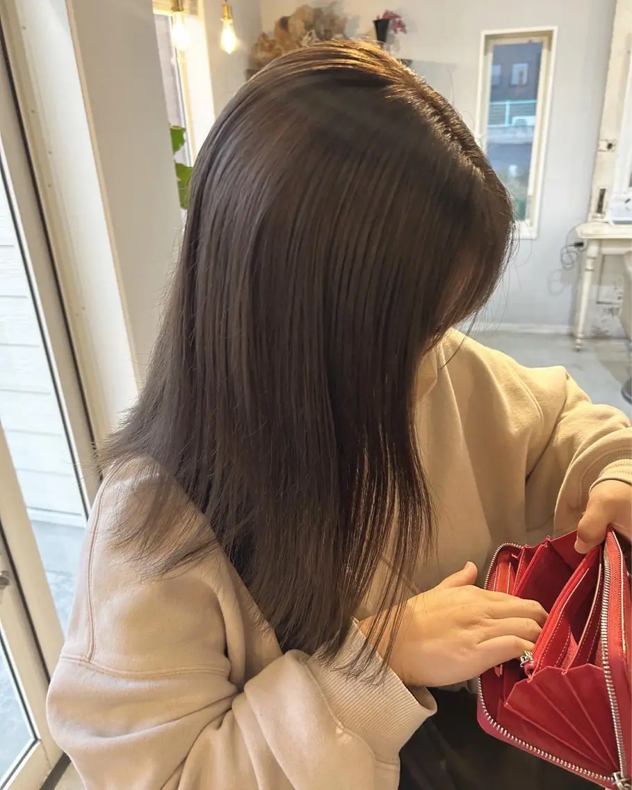 セミロング ayumi ／透明感カラーのヘアスタイル