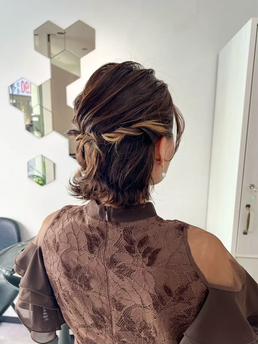 ショート カラー ヘアアレンジ ハーフアップ 「sumi」 AMIのヘアスタイル