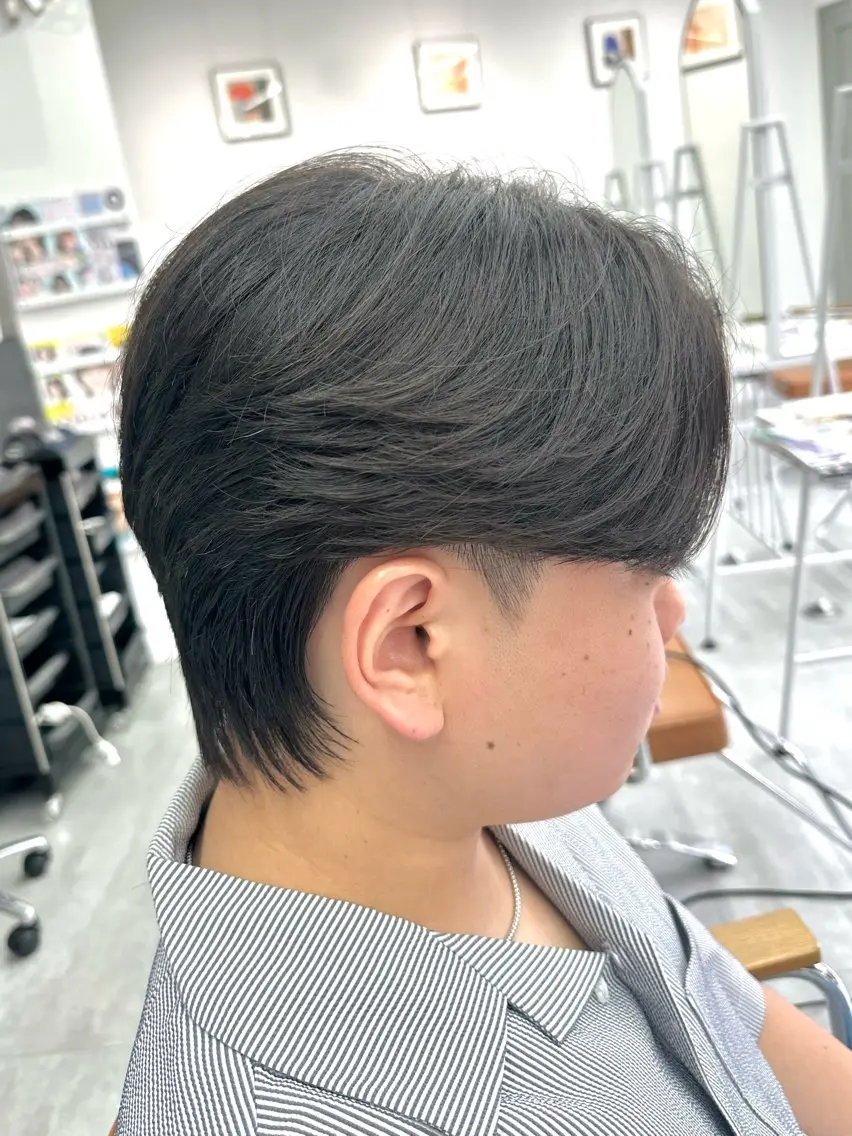 メンズ メンズブリーチ センターパート メンズパーマ 岐津公太 メンズ縮毛矯正のプロのヘアスタイル
