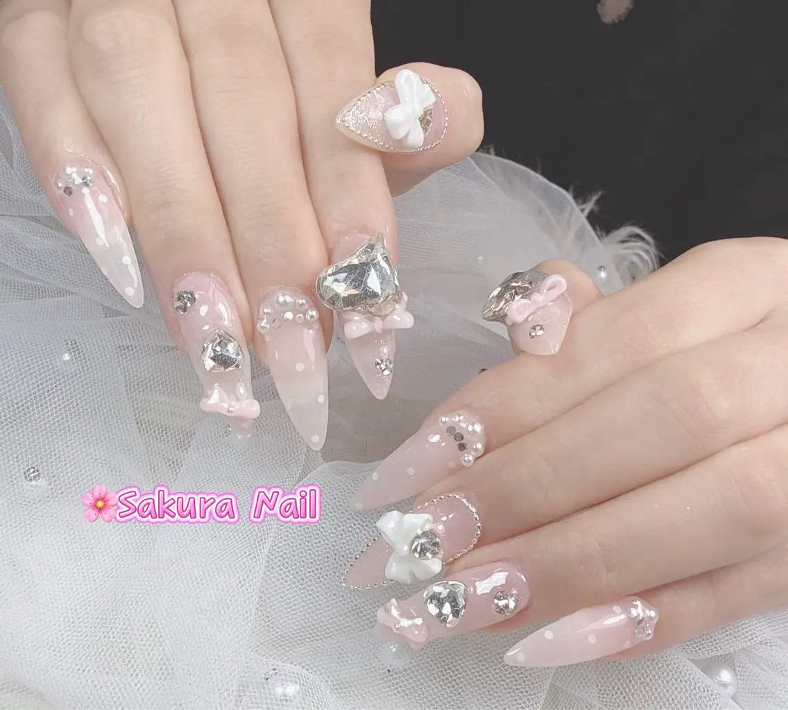 ネイル アートネイル オーロラネイル ボルドー チークネイル フレンチネイル ハンドネイル Sakura Nail Salonのネイルデザイン