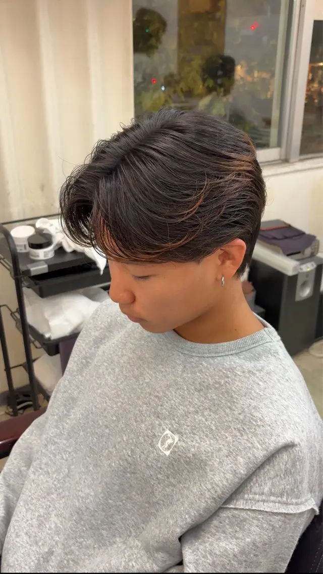メンズ センターパート PERCUT 中島快のヘアスタイル