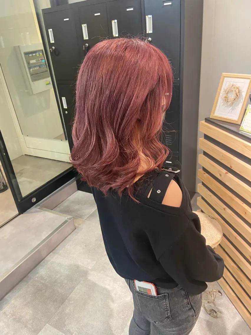 ミディアム カラー ベージュカラー ピンクカラー ピンクベージュ ヘアカラー トリートメント ウルフカット レイヤーカット上柿のヘアスタイル