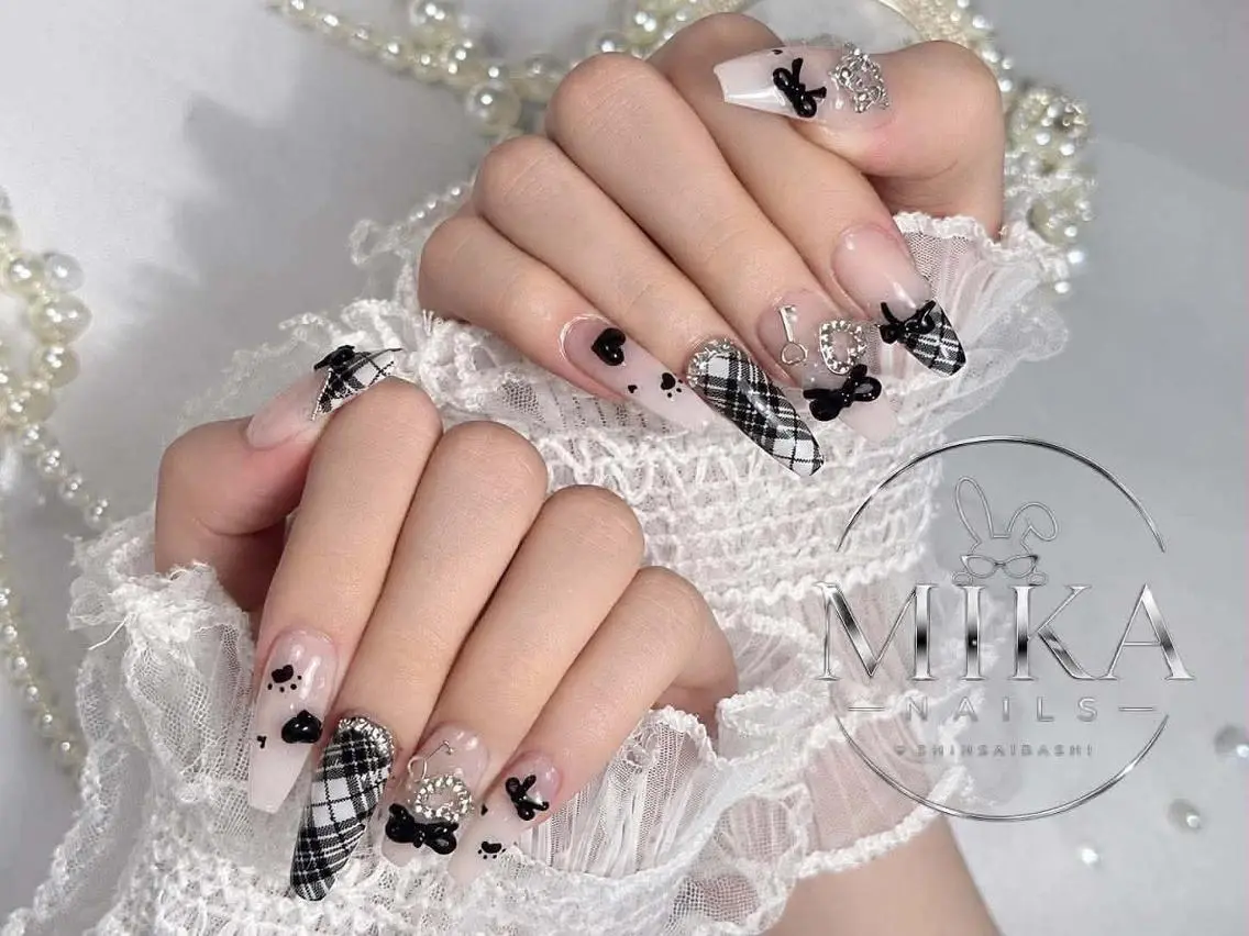 ネイル アートネイル チークネイル ドット フットネイル フレンチネイル ハンドネイル Mika Nails 心斎橋のネイルデザイン