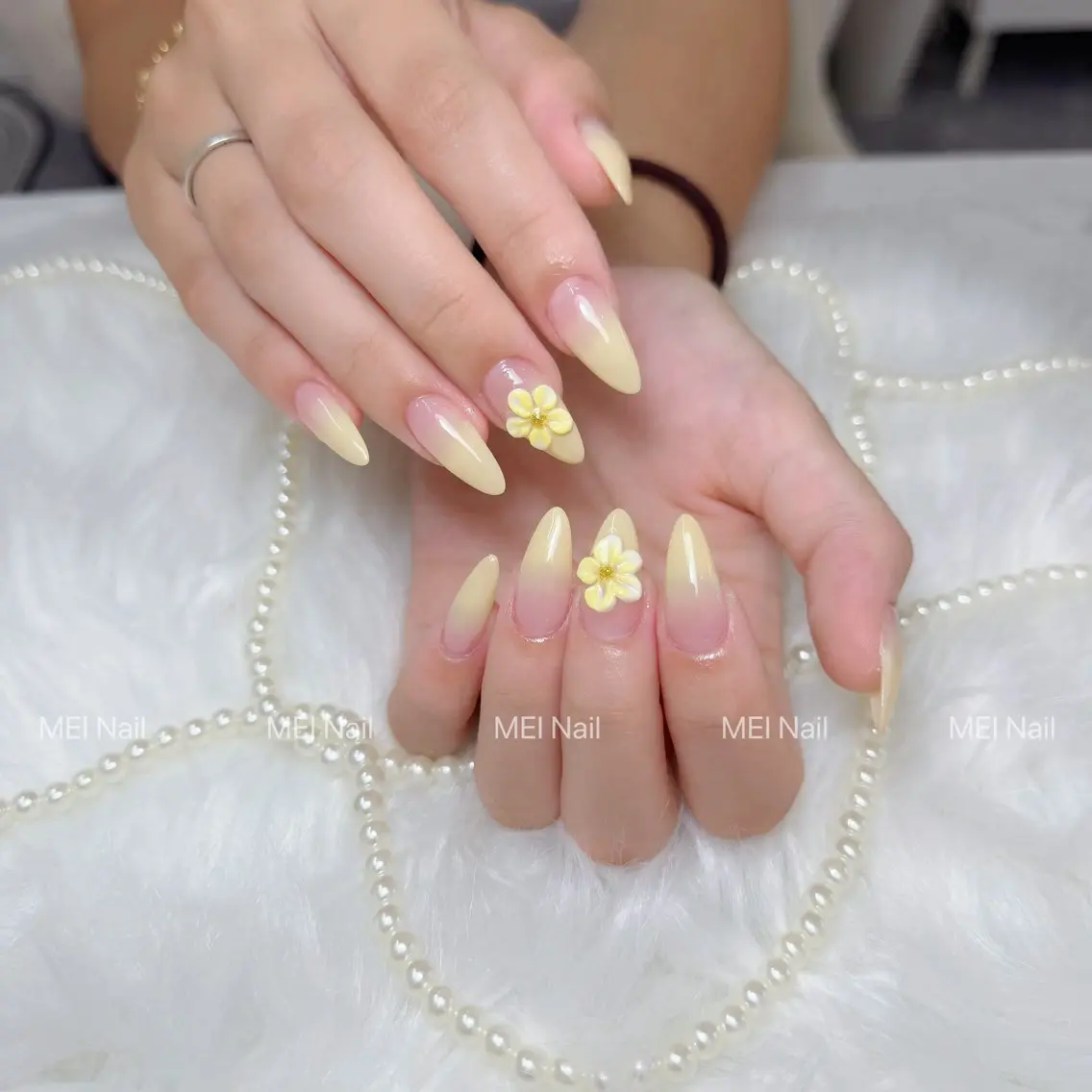 ネイル フレンチネイル キラキラネイル 韓国ネイル シンプルネイル ワンホンネイル ハンドネイル MEI Nailのネイルデザイン