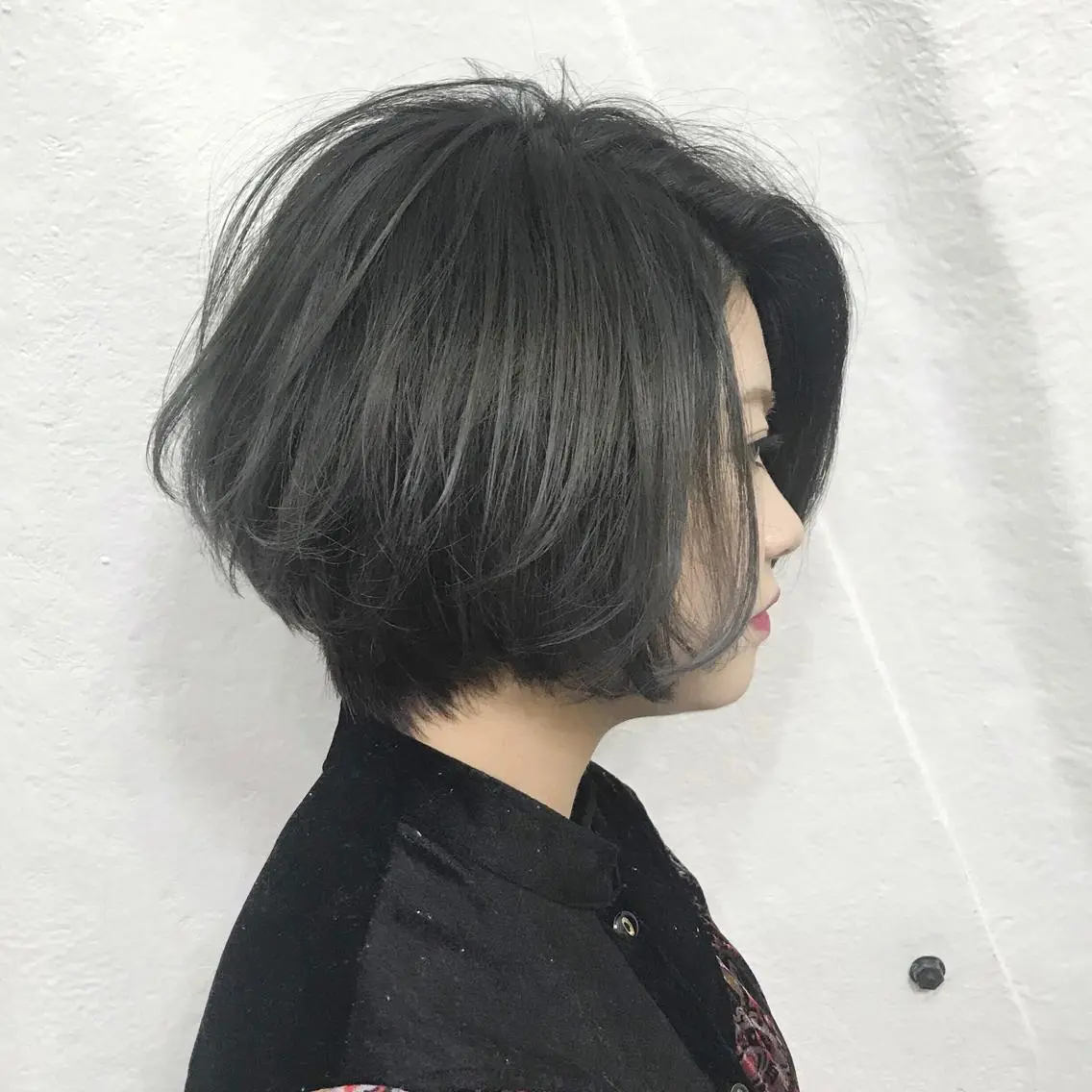 ショート カラー アッシュ ブリーチ ショートヘア K-POP好き美容師 🇰🇷Kai.Yのヘアスタイル