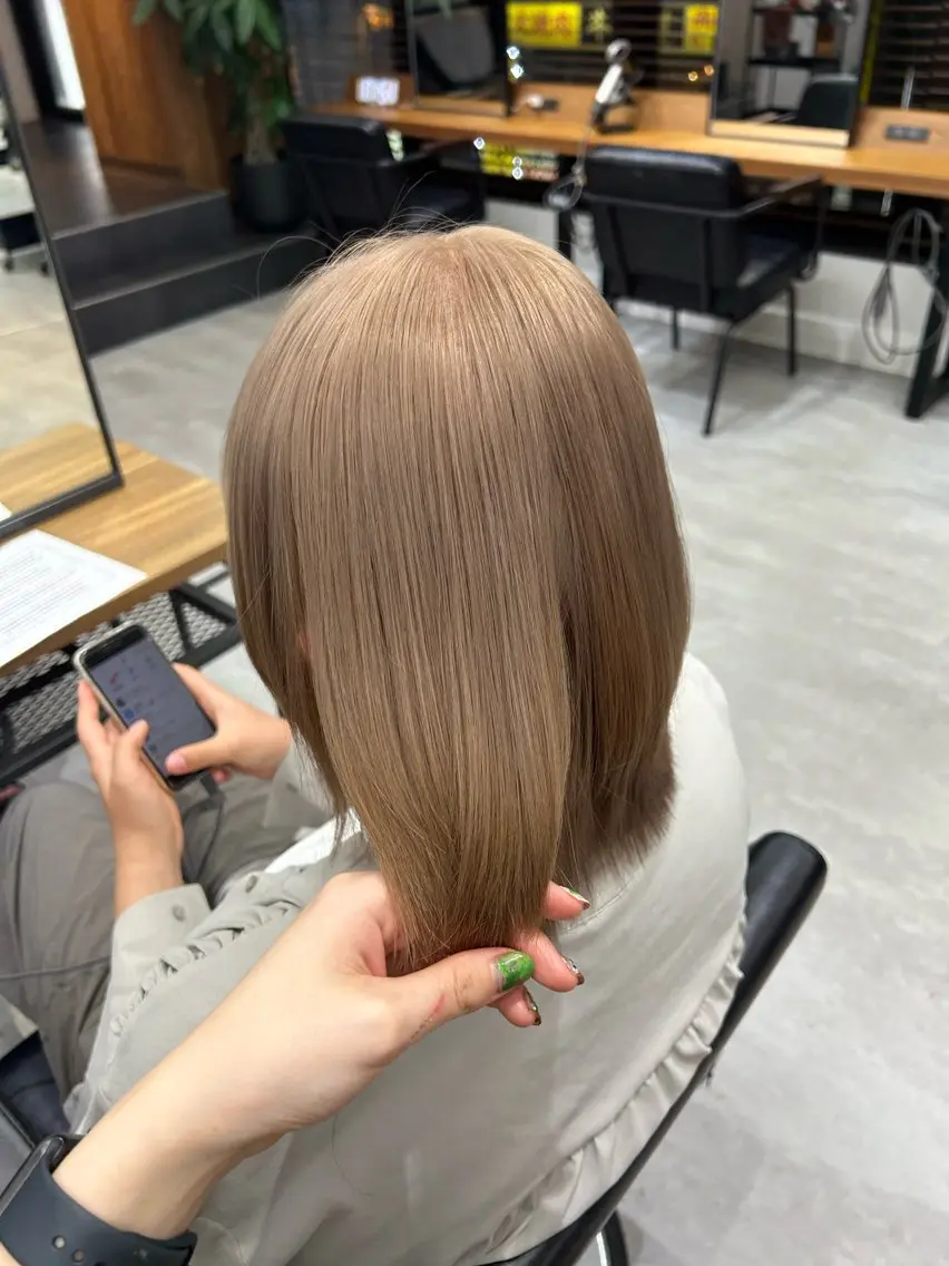 ショート カラー ベージュカラー ブリーチ ミルクティーベージュ ヘアカラー ENA💗NEXT /ハイトーンエクステのヘアスタイル