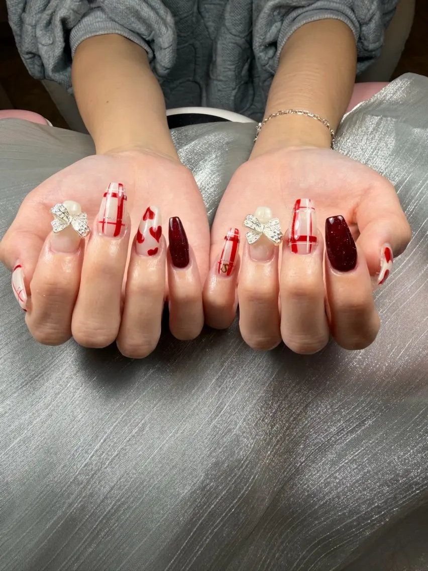 ネイル チークネイル フレンチネイル グラデーション キラキラネイル 韓国ネイル HIKARIHANA NAILのネイルデザイン
