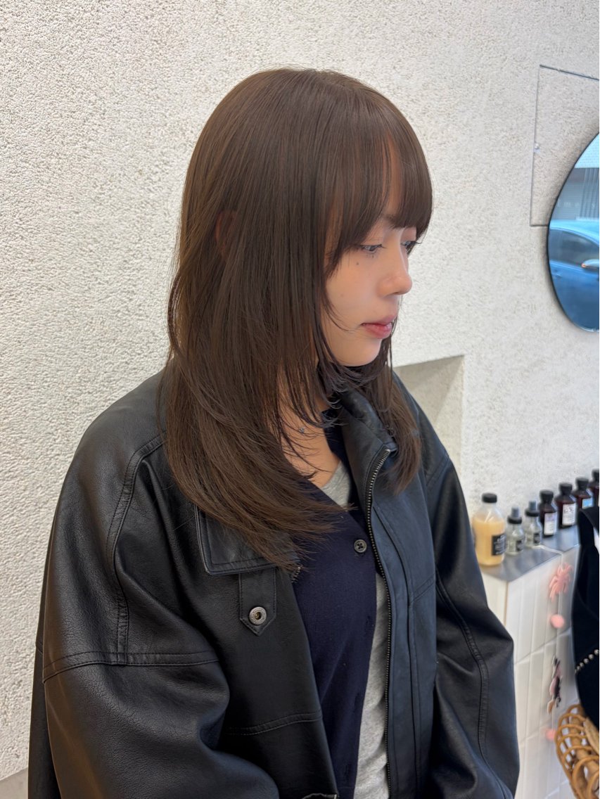 ミディアム カラー レイヤーカット カット ヘアカラー トリートメント 🧸柔らかベージュ/ 顔周りレイヤー/ミクのヘアスタイル