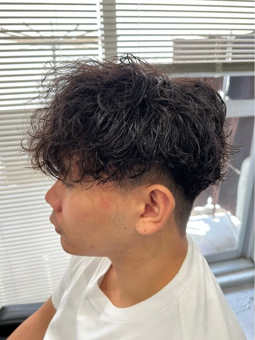 ショート パーマ メンズ メンズパーマ スペインカール 波巻きパーマ カット パーマ ユウ🪄 パーマ指名No1のヘアスタイル