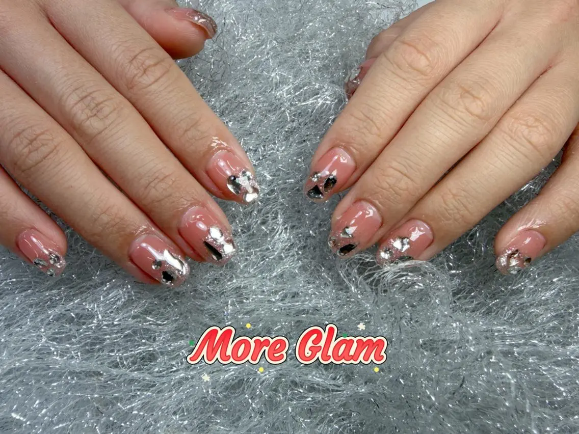 ネイル 長さ出し フットネイル フレンチネイル ジェルネイル ガラスフレンチ MoreGlam ネイルのネイルデザイン