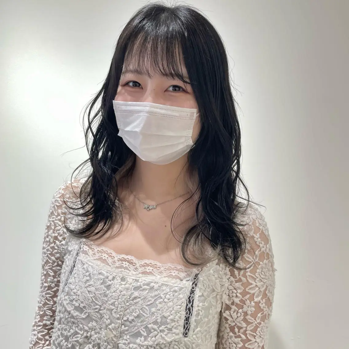 ロング カラー 黒髪 ブルーカラー ブルーブラック ブリーチ/ハイトーン 艶カラー/ユリナのヘアスタイル