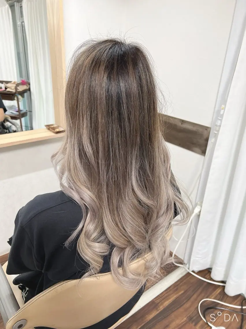 ロング カラー ブリーチ グラデーションカラー ヘアカラー 🌈アイスアウト🌈 Mahoのヘアスタイル